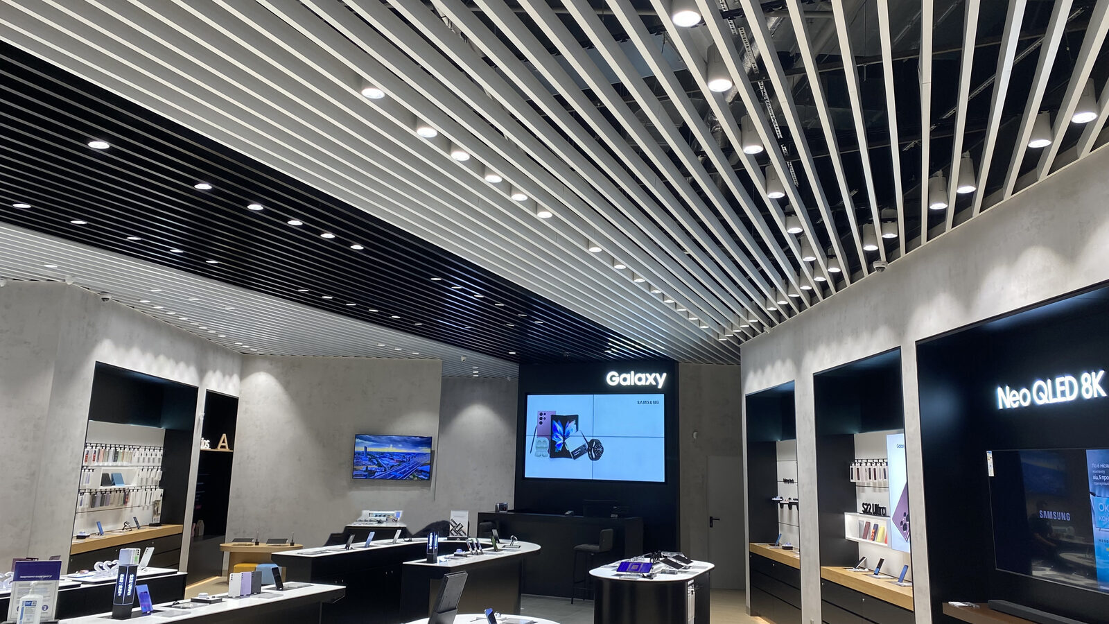 Sufit listwowy — 100x30 mm, Biały RAL 9003