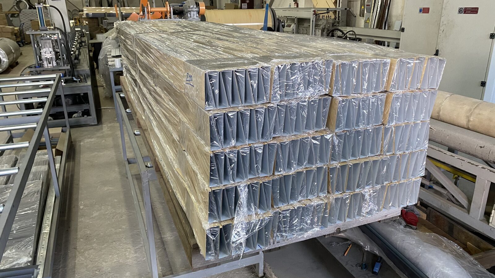 Sufit listwowy — 100x30 mm, Jasna sosna
