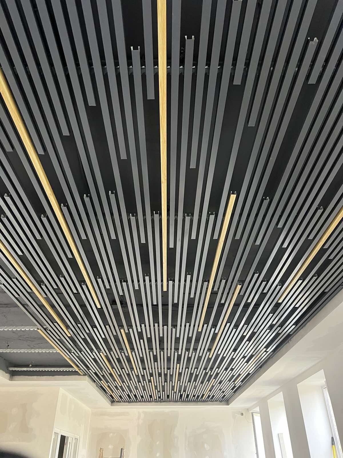 Sufit listwowy — 25x30 mm, Grafitowy RAL 7024