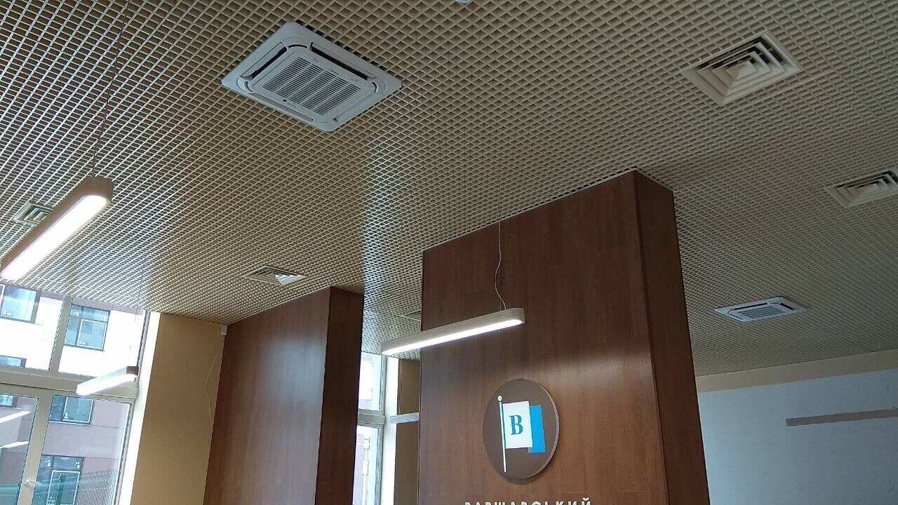 Sufit rastrowy klasyczny — 50x50 mm, Jasna kość słoniowa RAL 1015